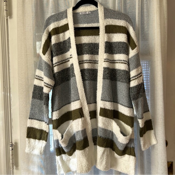 Pink Clover Millicent Cardigan - Picture 2 of 9